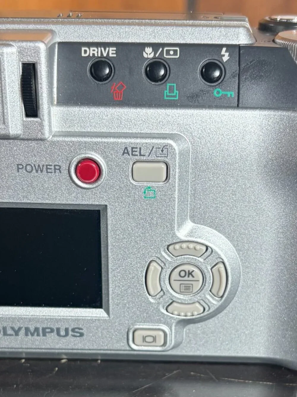 Olympus CAMEDIA C-700 Ultra Zoom 3.0MP Digital Camera w/ Case Silver - UNTESTED
